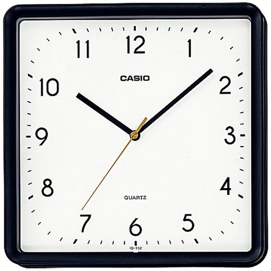 Стенен часовник Casio , квадратен с бял циферблат и черни арабски цифри. тих механизъм, макар че не е плавен